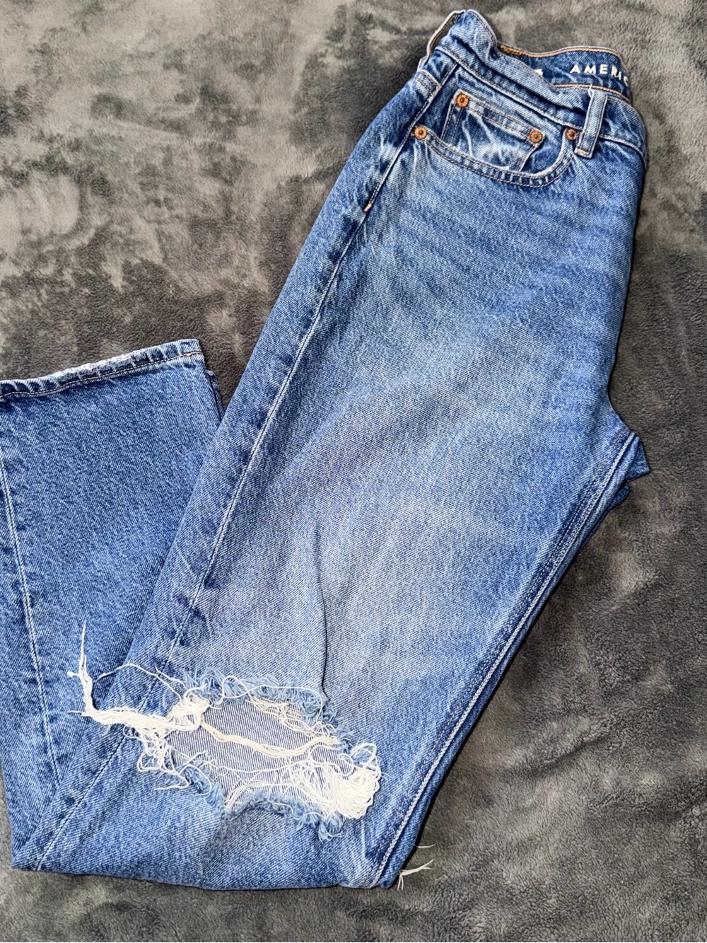 AEO Distressed High-Rise Blue Jeans - Picture 2 of 5
